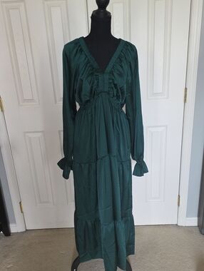 Deep Green V-Neck Long Sleeve Maxi Dress